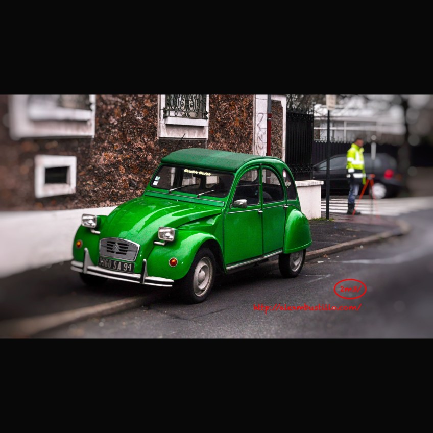 Citroën 2CV, Rue de la Commanderie, 91100 Corbeil-Essonnes FRANCE