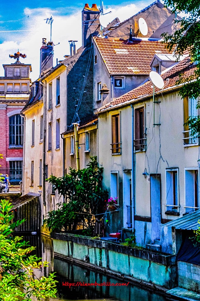 Devant l’ancien Grands Moulins, blv Crete, Corbeil-Essonnes, France