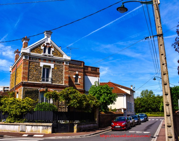Meulière, Rue Ferdinand Seurat, Corbeil Essonnes, 91100 FRANCE