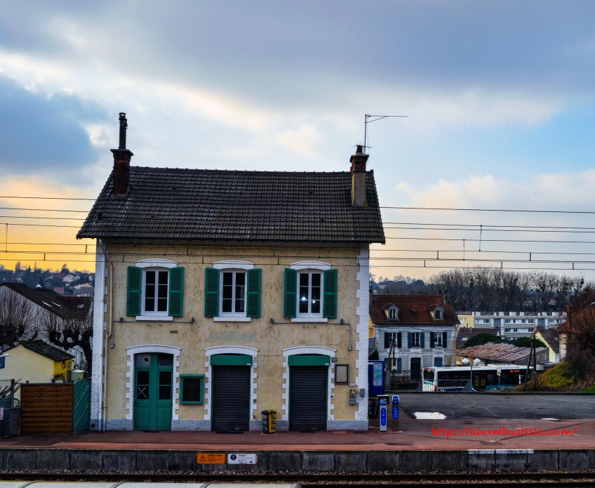Gare de Moulin Galant, Corbeil-Essonnes, France