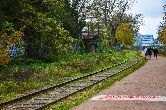 Walkway, Petite Centure du 15°, Porte de Versailles, Paris