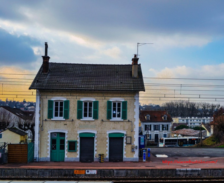 Gare de Moulin Galant, Corbeil-Essonnes, France
