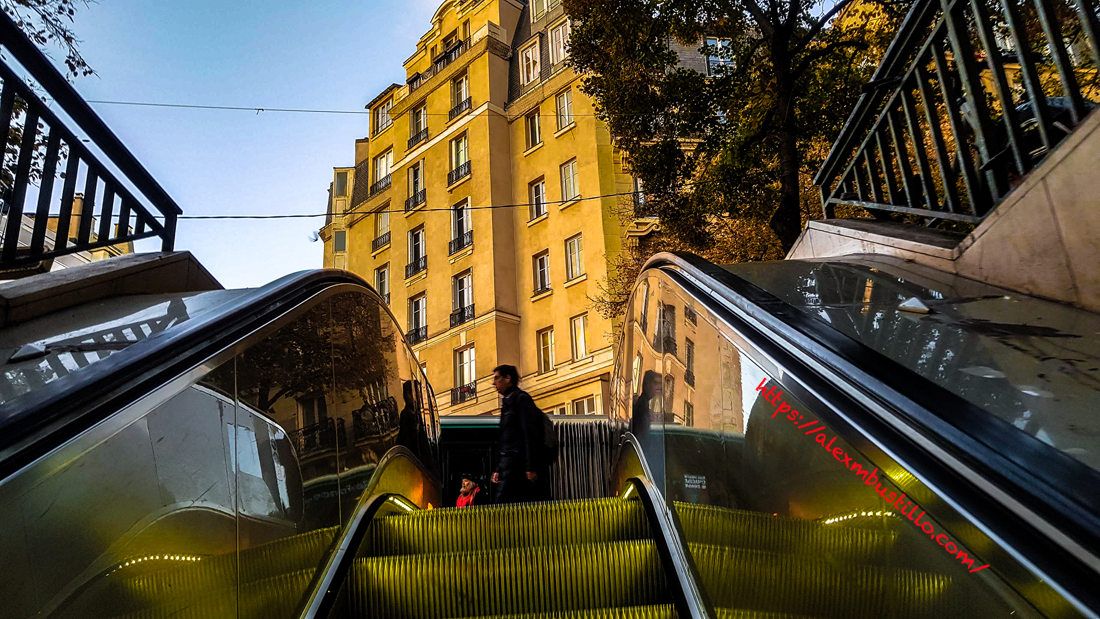Montée à la rue de la Convention, Métro Ligne 12