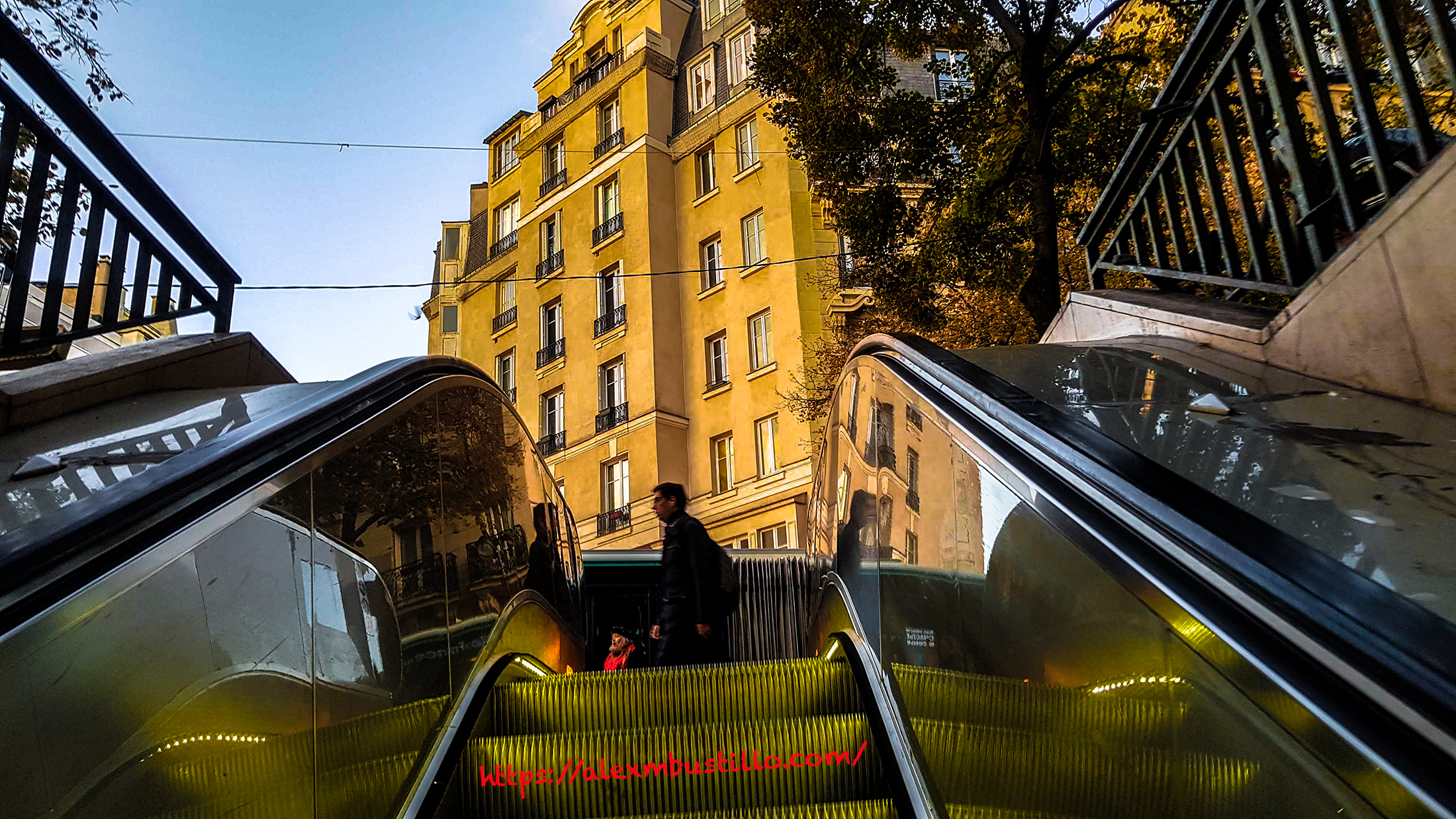 Montée à la rue de la Convention, Métro Ligne 12