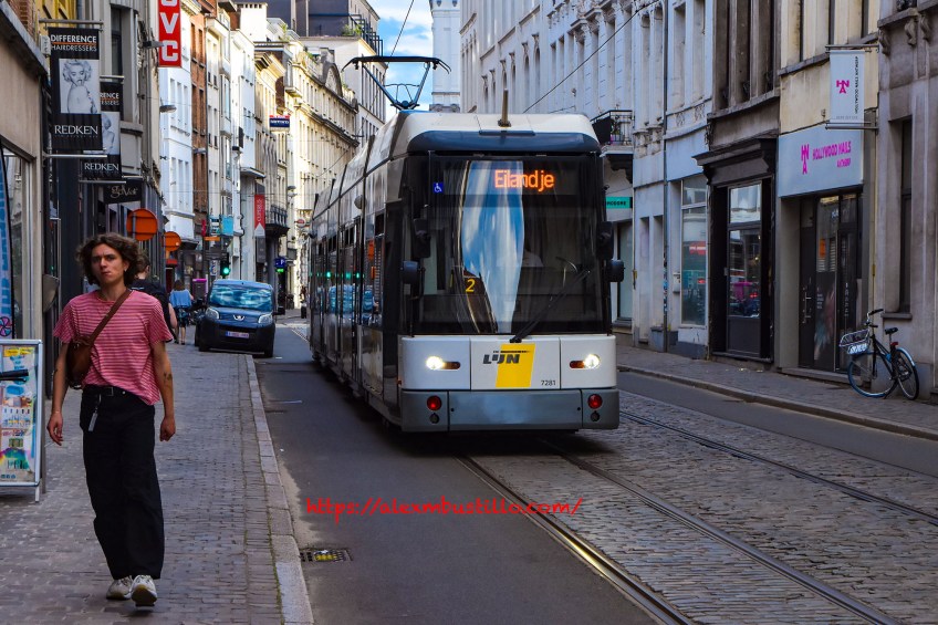 Eilandje Antwerp Tram