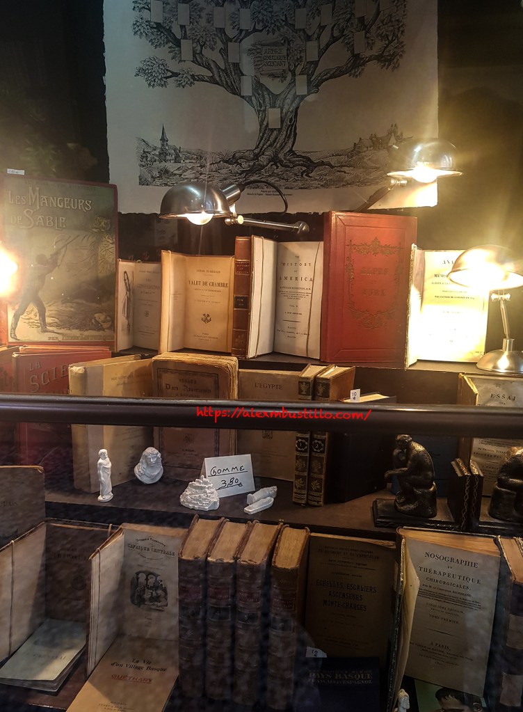 Bouquiniste, Galerie Vivienne 4, rue des Petits Champs, 75002 Paris