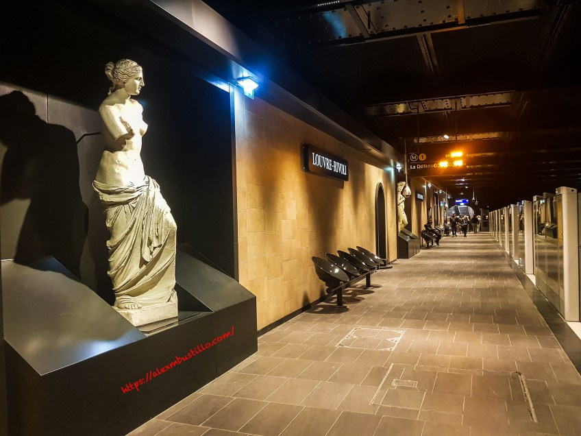 Louvre-Rivoli Metro 1 vers La Défense