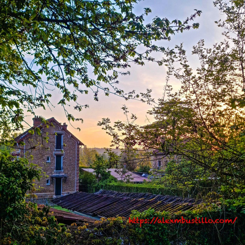 Sunrise Le Coudray Montceaux