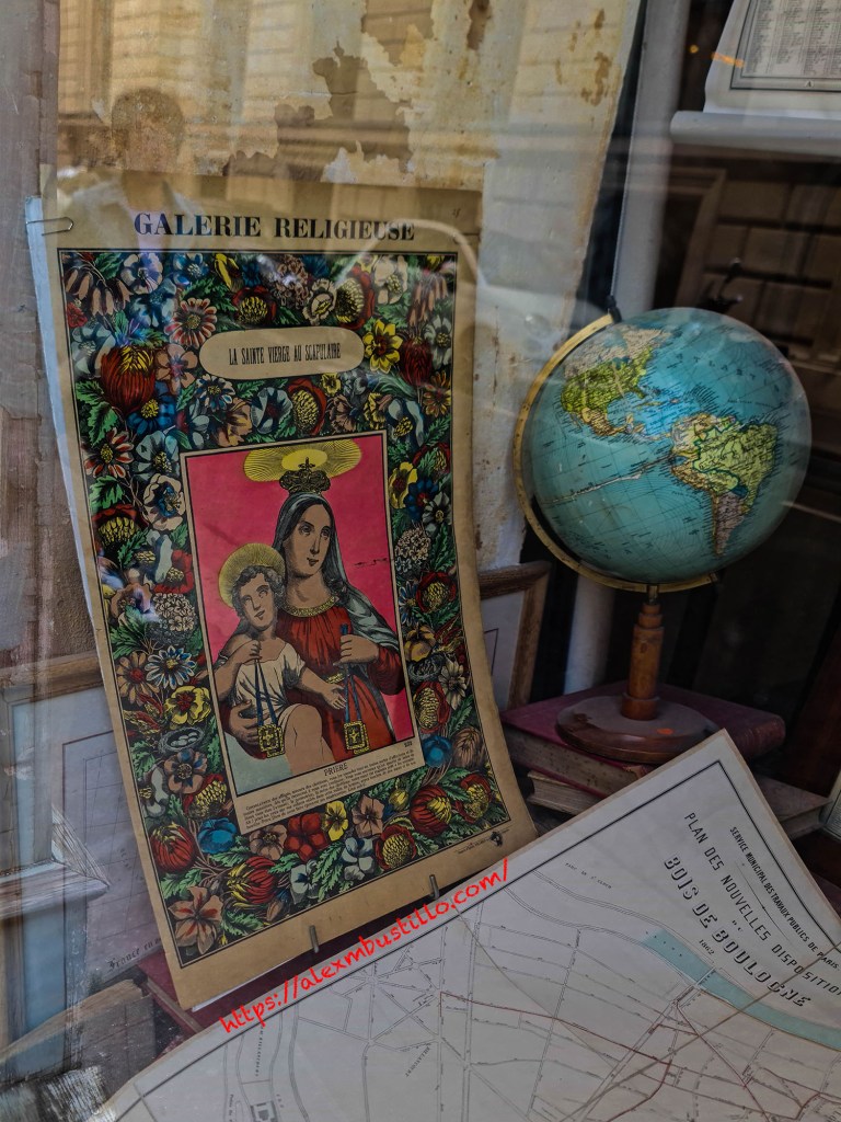 Galerie Religieuse - La Sainte Vierge Au Scapulaire, alerie Vivienne, 4 Rue des Petits Champs, 75002 Paris