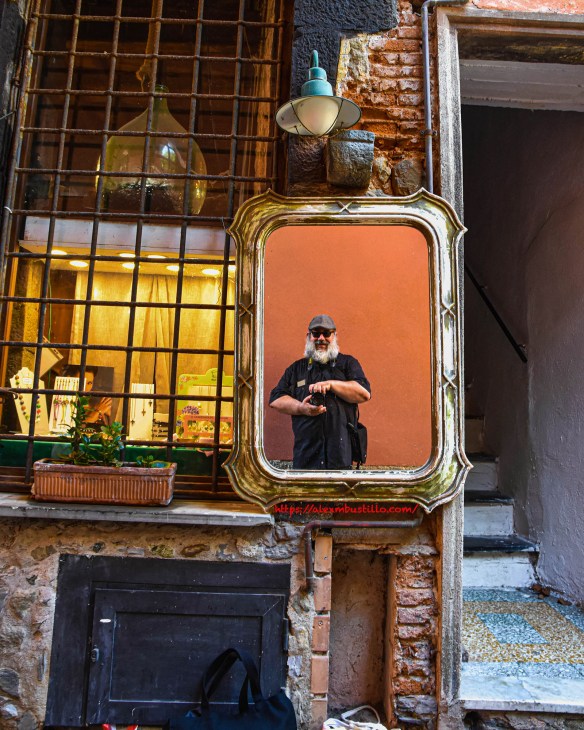 alexmbustillo La Spezia, Liguria Storefront Portrait