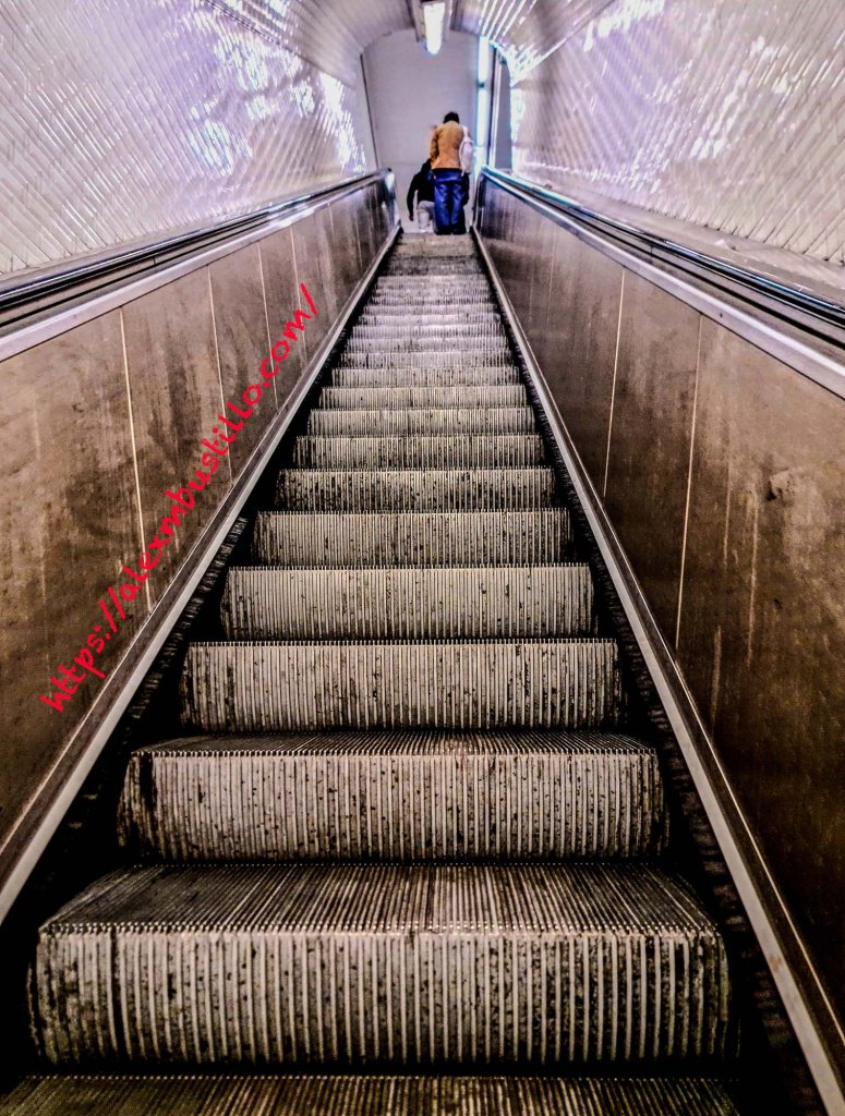 Métro Grands Boulevards Escalator 75002 Paris