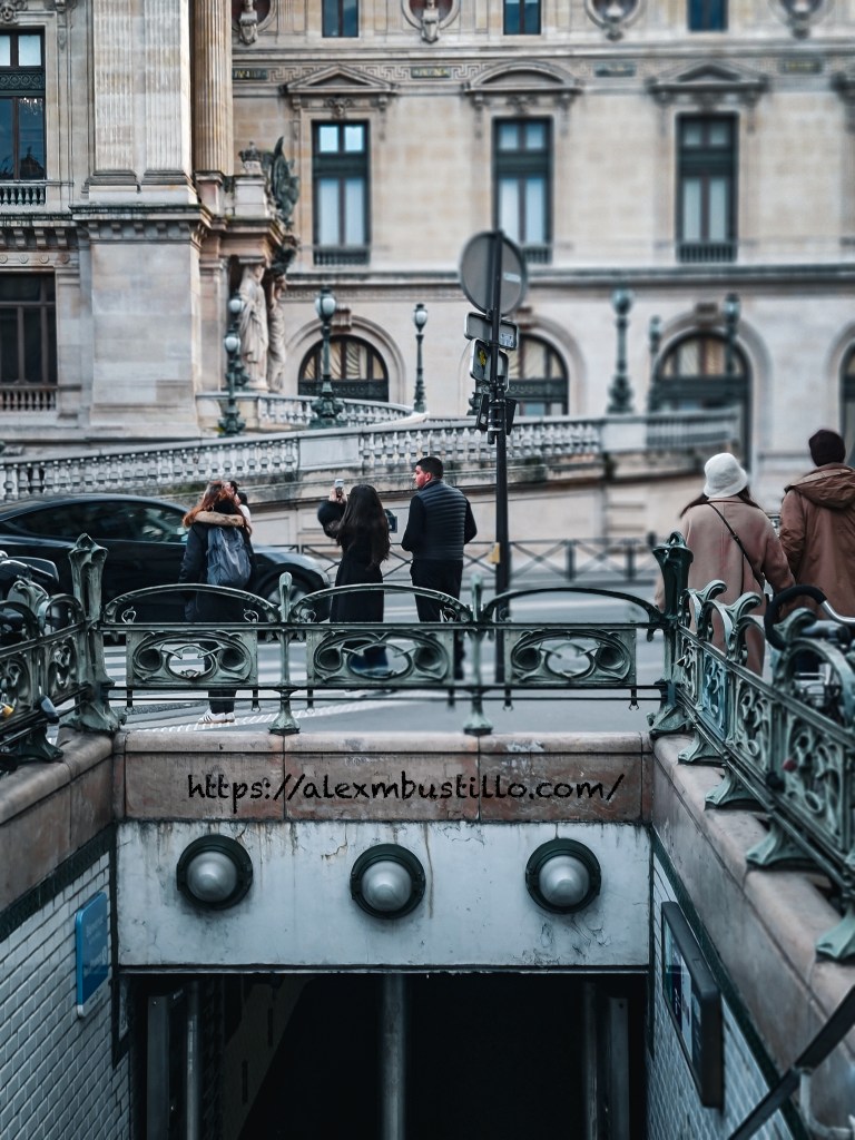 Opéra Garnier Metro Landscape Portrait, 16 Dec 2025