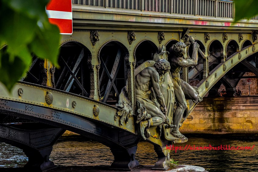 Working On The Seine 75007 Paris