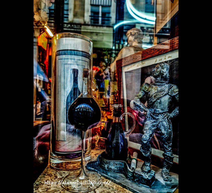 Apothecary Window Stroll, rue des Petits Champs 75001 Paris