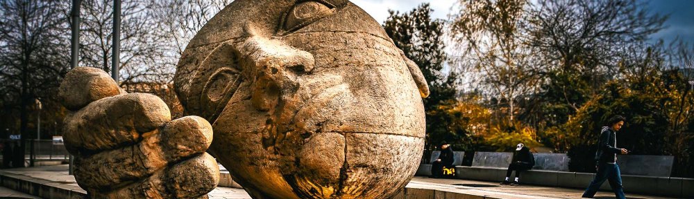 Listen To The Music, L’Écoute, Place René Cassin 75001 Paris