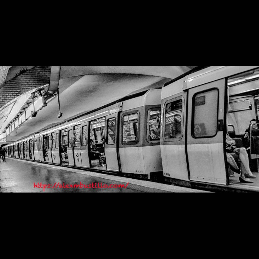 RATP Paris Metro Waiting On The Quai