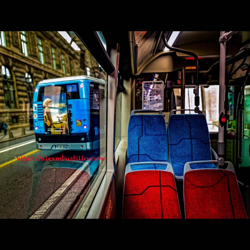Rolling Down Rue Rivoli on Bus 69 Champ de Mars / Gambetta – Japon 75001 Paris