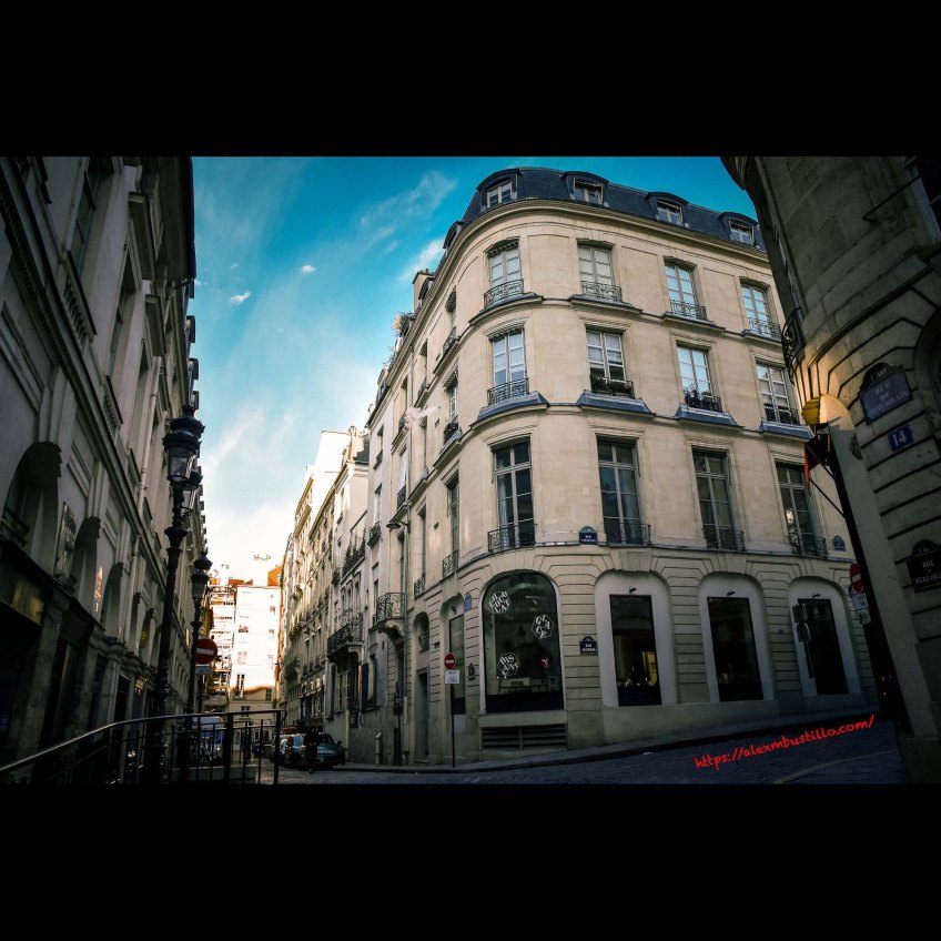 Rue de Beaujoais at Rue Vivienne 75001 Paris